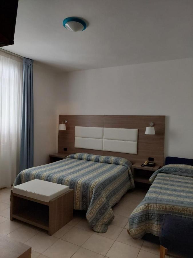 Hotel Patrizia Марина ди Маса Екстериор снимка