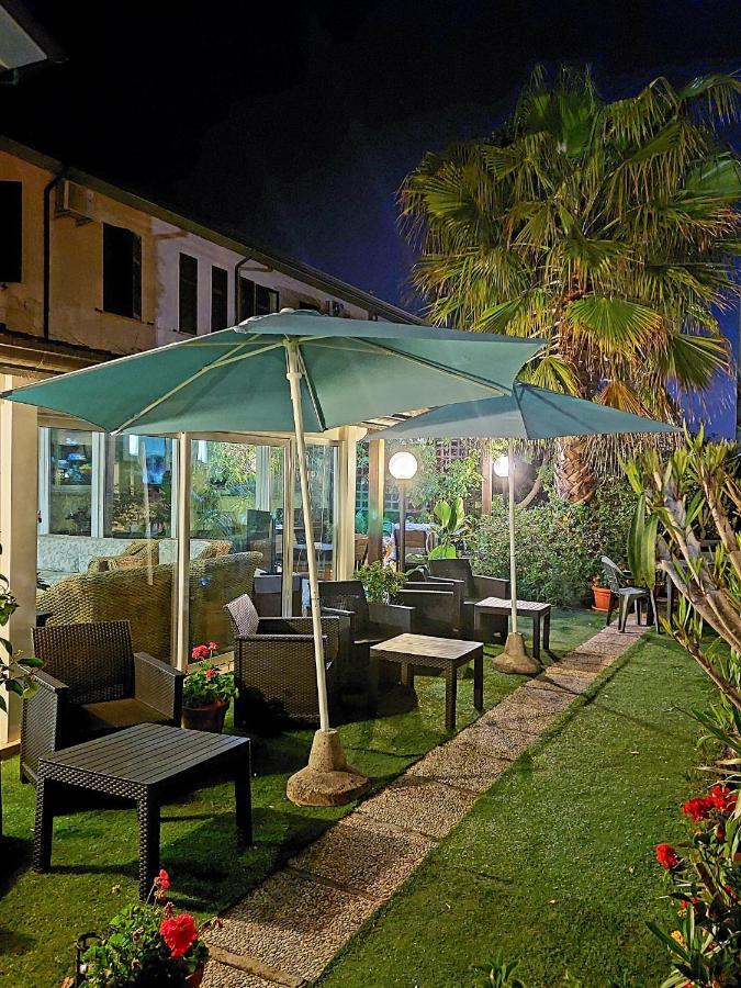 Hotel Patrizia Марина ди Маса Екстериор снимка