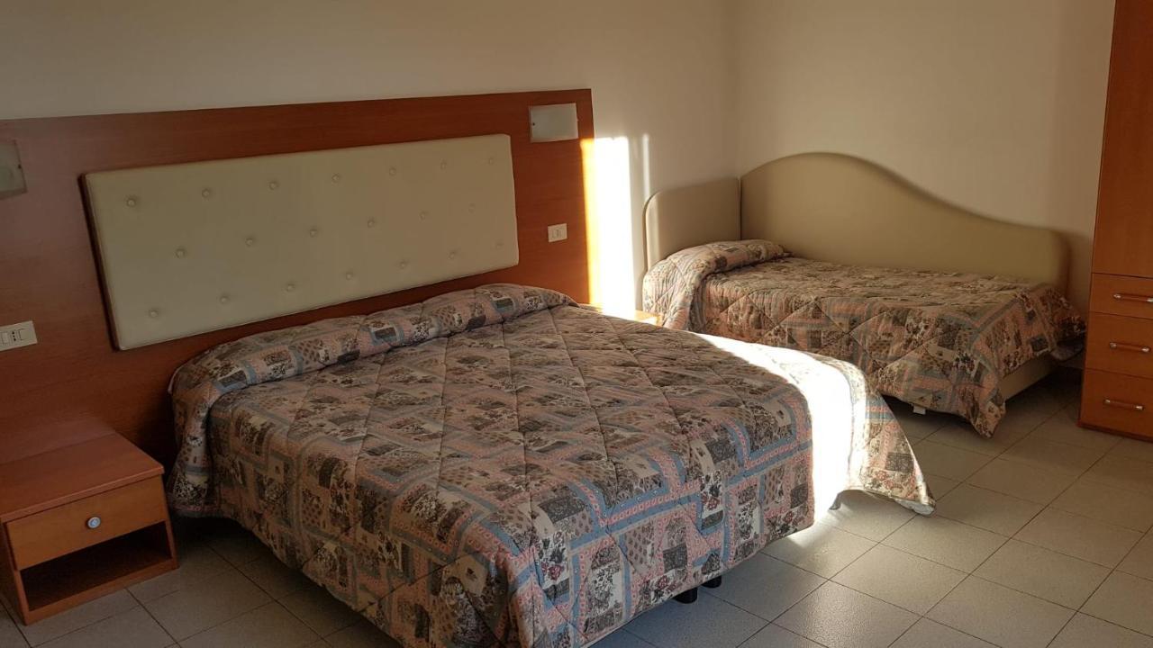 Hotel Patrizia Марина ди Маса Екстериор снимка