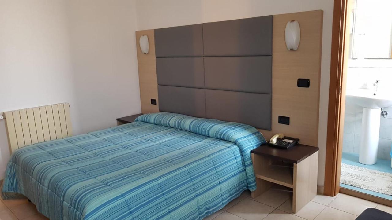 Hotel Patrizia Марина ди Маса Екстериор снимка