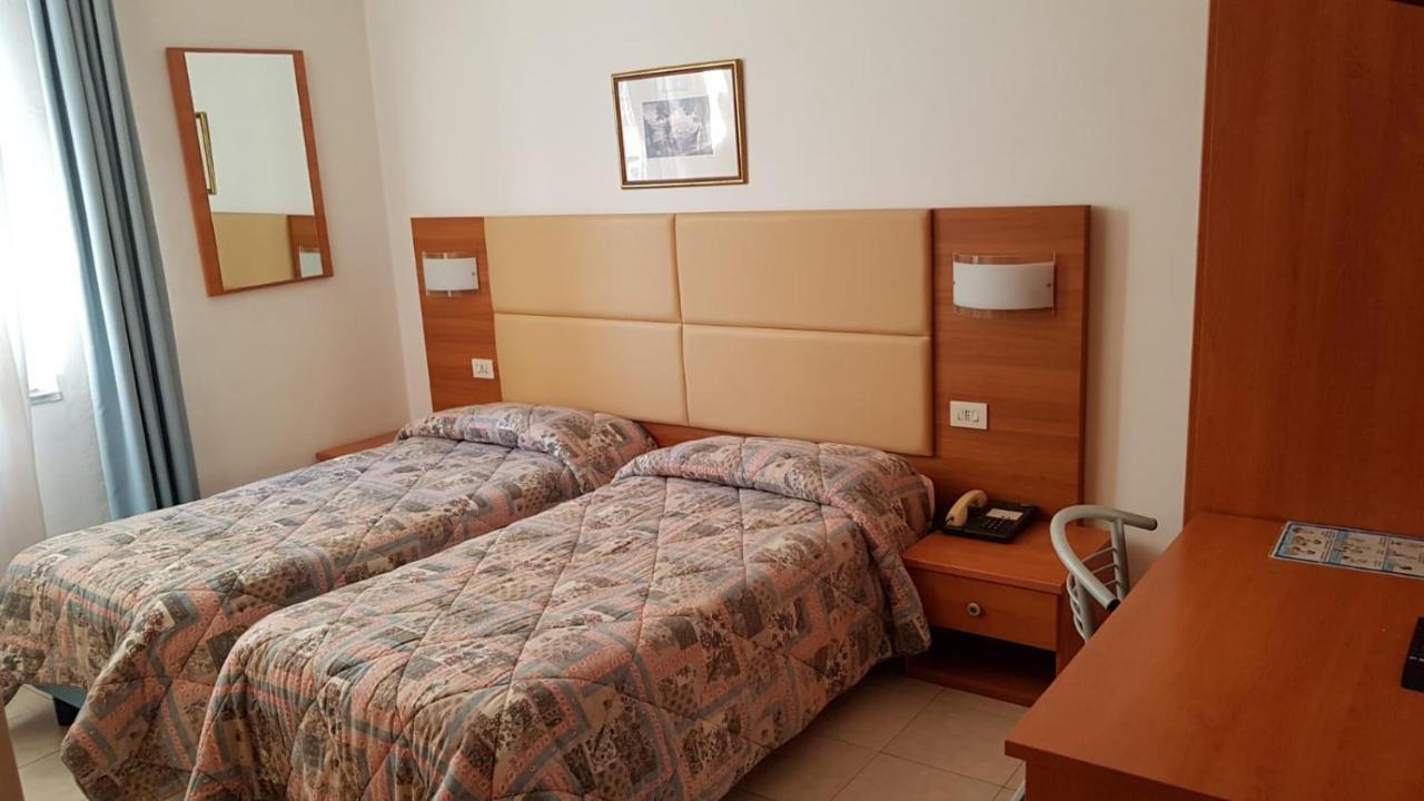 Hotel Patrizia Марина ди Маса Екстериор снимка